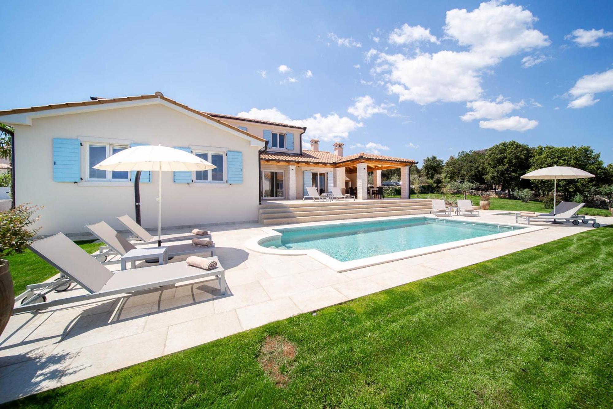 Mirana Luxury Villa *