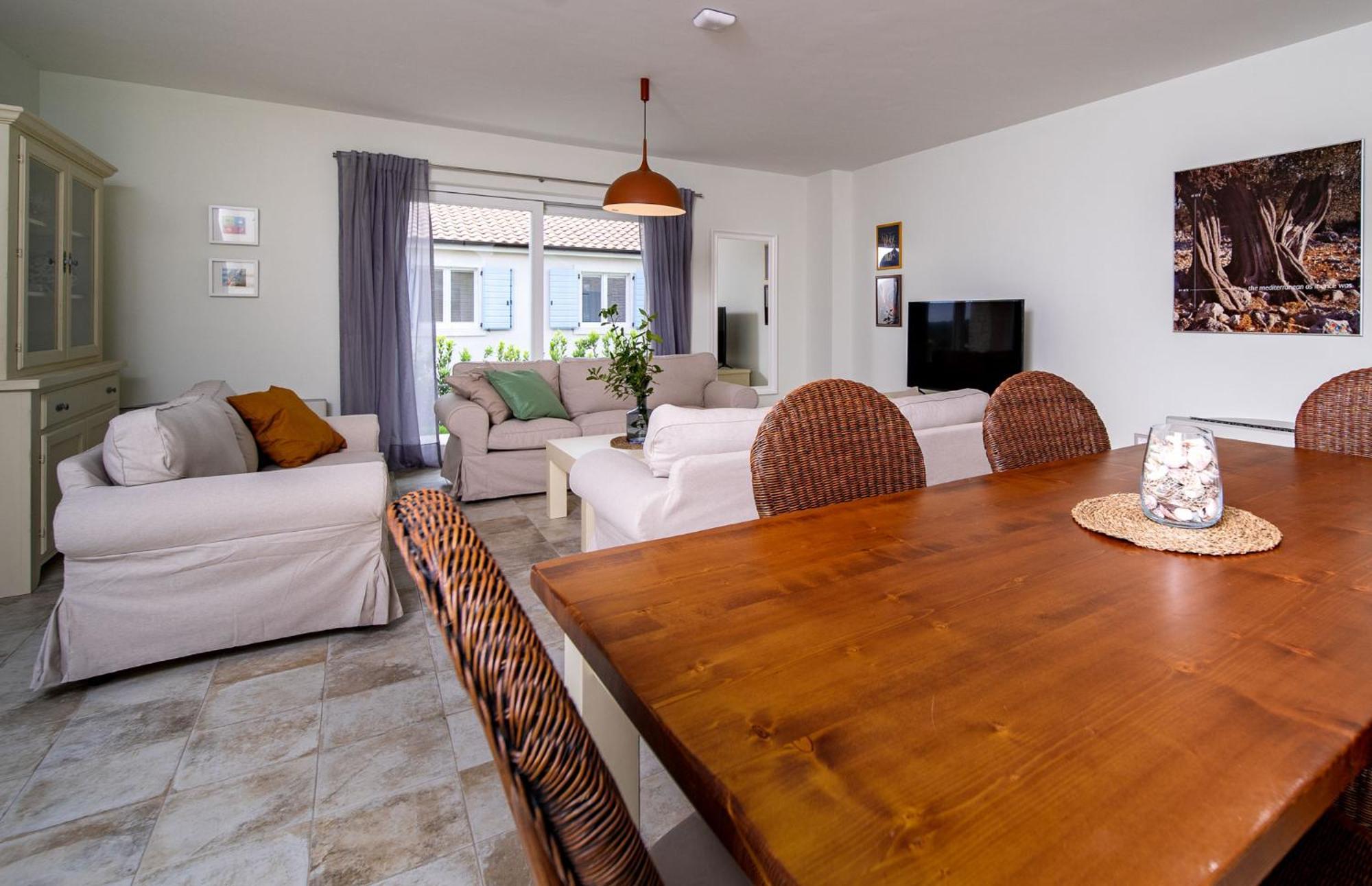 Mirana Luxury Villa *